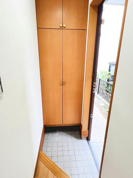 横浜市栄区中野町 中古戸建 玄関