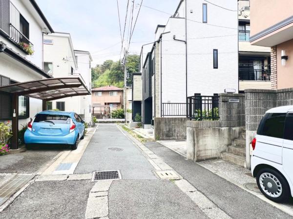 横浜市栄区中野町 中古戸建 前面道路含む現地写真