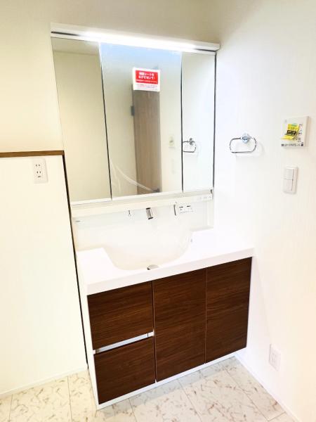 横浜市磯子区岡村３丁目 中古戸建 洗面化粧台