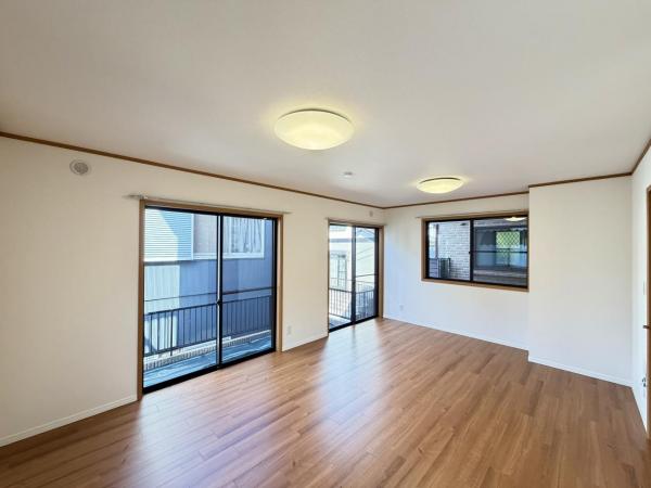 横須賀市武４丁目 中古戸建 リビング