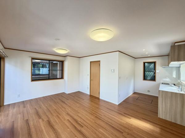 横須賀市武４丁目 中古戸建 リビングダイニング