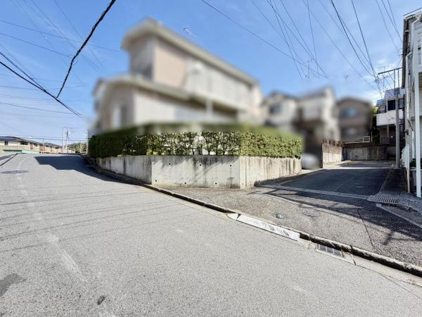 横須賀市武４丁目 中古戸建 前面道路含む現地写真