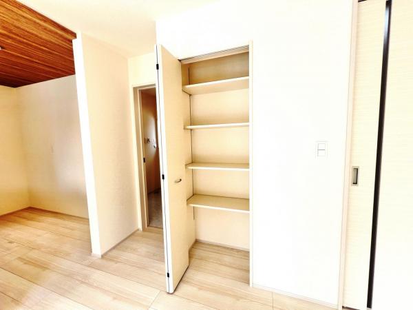 高座郡寒川町小谷２丁目 戸建 収納