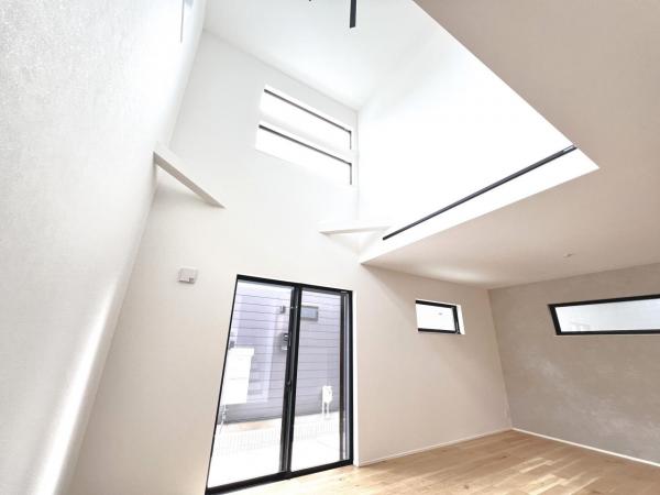 海老名市杉久保南３丁目 戸建 リビングダイニング