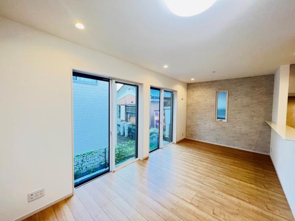 相模原市中央区上溝 戸建 リビング