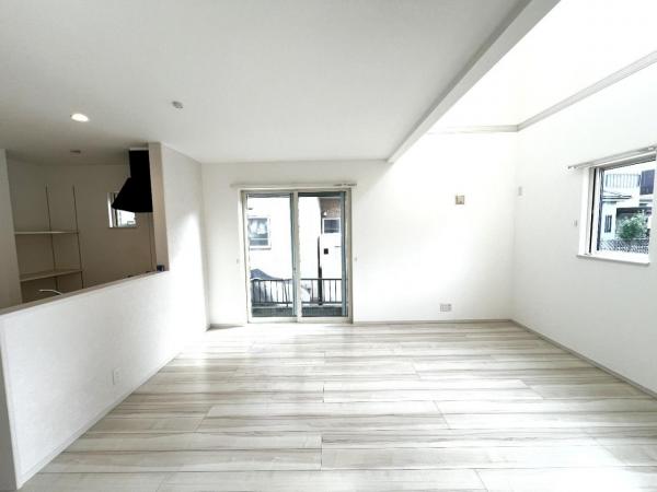柏市酒井根７丁目 中古戸建 リビングダイニング