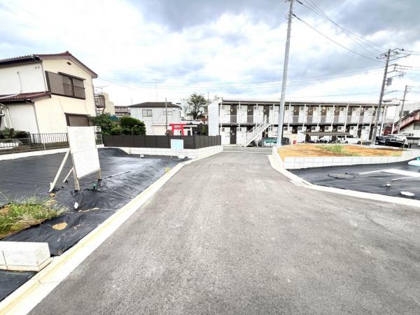 綾瀬市深谷上６丁目 土地 前面道路含む現地写真