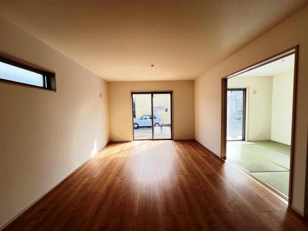 武蔵村山市伊奈平５丁目 戸建 リビングダイニング