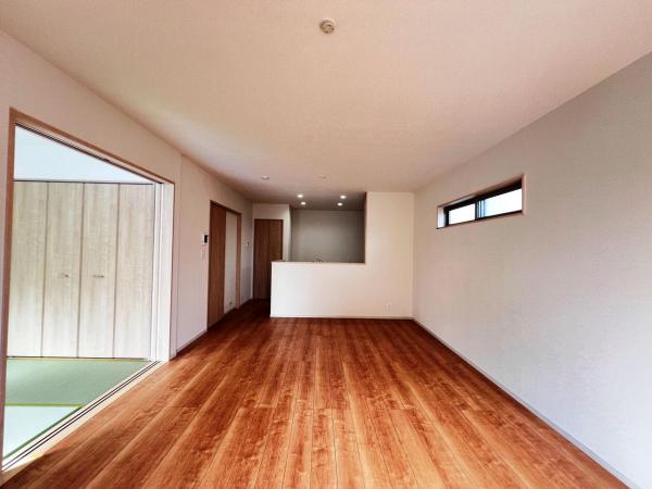 武蔵村山市伊奈平５丁目 戸建 リビング