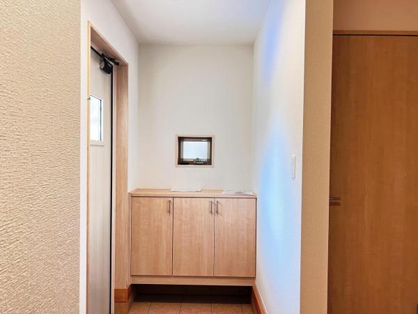 武蔵村山市伊奈平５丁目 戸建 玄関(共用部)