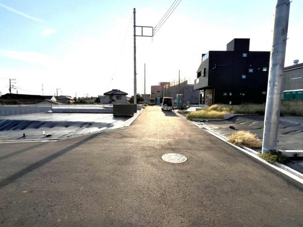 綾瀬市深谷上６丁目 土地 前面道路含む現地写真