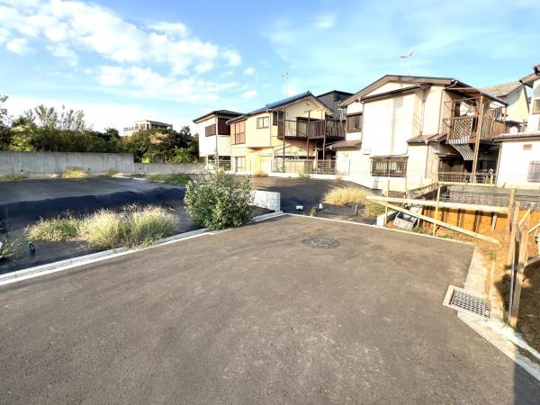 綾瀬市深谷上６丁目 土地 前面道路含む現地写真