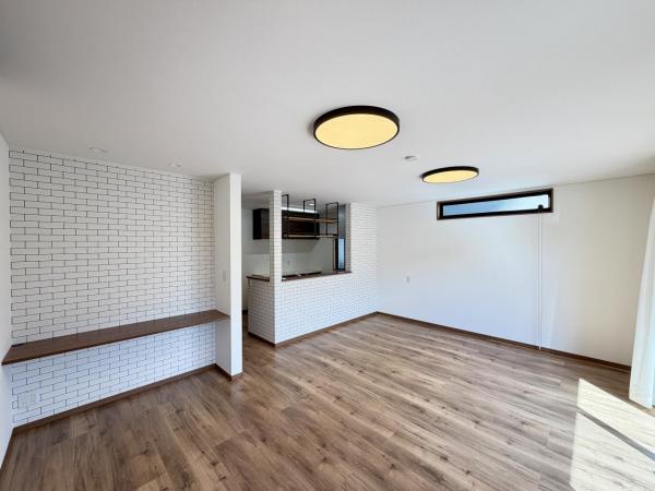 横須賀市池田町６丁目 中古戸建 リビングダイニング