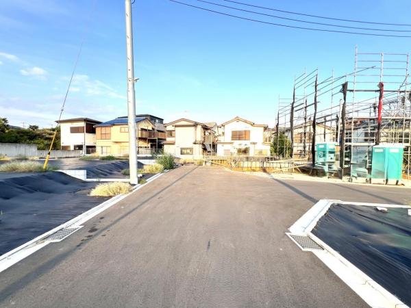 綾瀬市深谷上６丁目 土地 前面道路含む現地写真