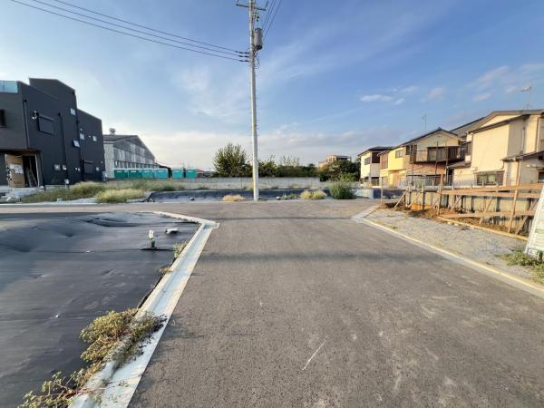 綾瀬市深谷上６丁目 土地 前面道路含む現地写真