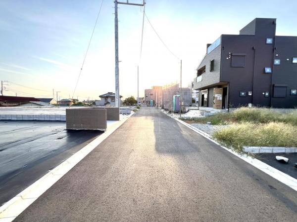 綾瀬市深谷上６丁目 土地 前面道路含む現地写真