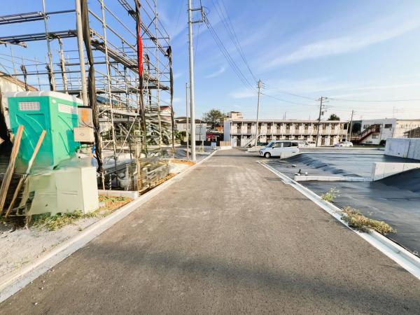 綾瀬市深谷上６丁目 土地 前面道路含む現地写真