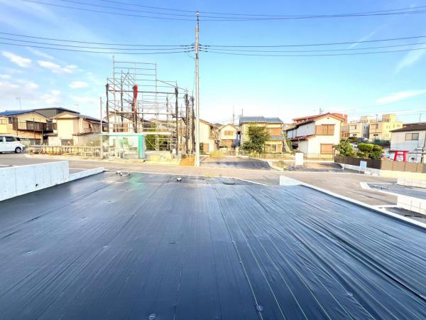 綾瀬市深谷上６丁目 土地 前面道路含む現地写真