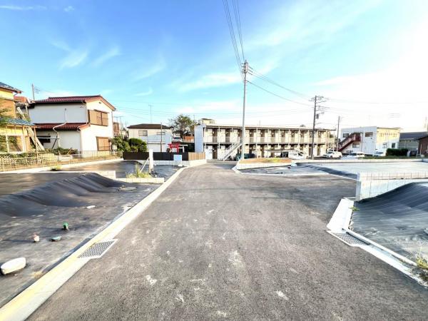 綾瀬市深谷上６丁目 土地 前面道路含む現地写真