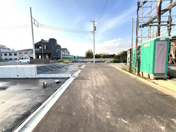 綾瀬市深谷上６丁目 土地 前面道路含む現地写真