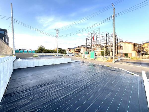 綾瀬市深谷上６丁目 土地 前面道路含む現地写真