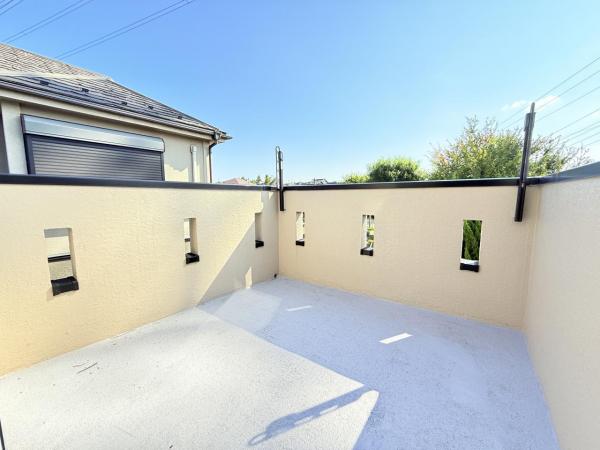 千葉市中央区生実町 中古戸建 バルコニー