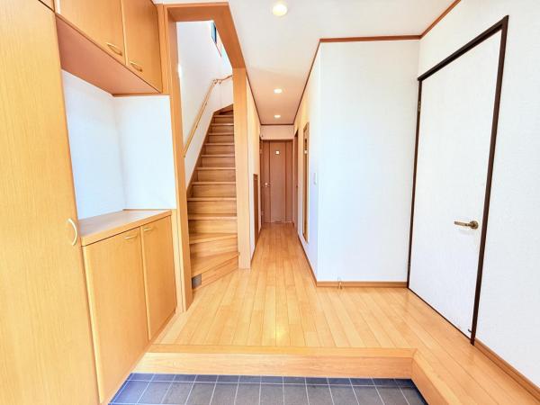 千葉市中央区生実町 中古戸建 玄関