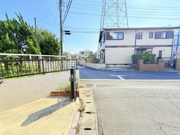 千葉市中央区生実町 中古戸建 前面道路含む現地写真