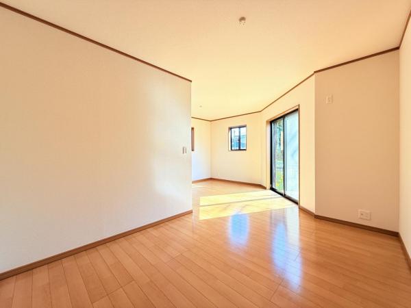 千葉市中央区生実町 中古戸建 リビングダイニング