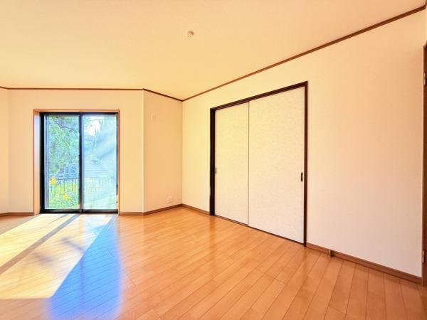 千葉市中央区生実町 中古戸建 リビングダイニング