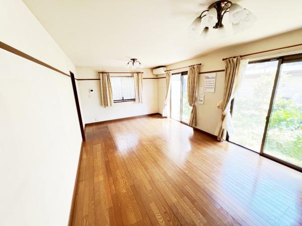 中郡二宮町緑が丘３丁目 中古戸建 リビング