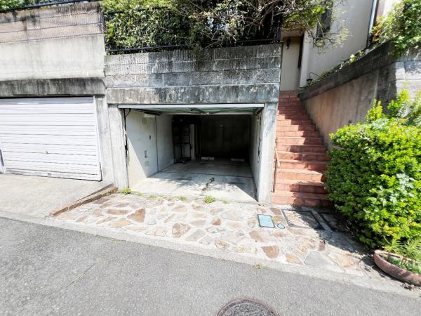 中郡二宮町緑が丘３丁目 中古戸建 駐車場