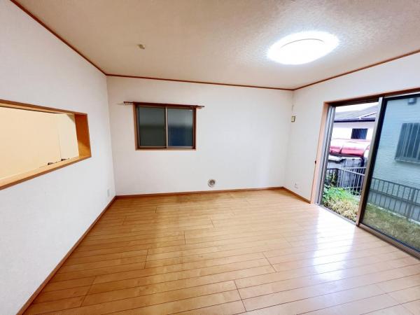 伊勢原市上粕屋 中古戸建 リビングダイニング