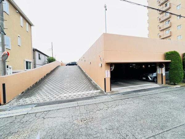 プレヴィオ橋本 敷地内駐車場