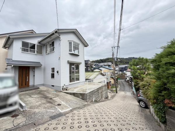 横須賀市武４丁目 中古戸建 前面道路含む現地写真