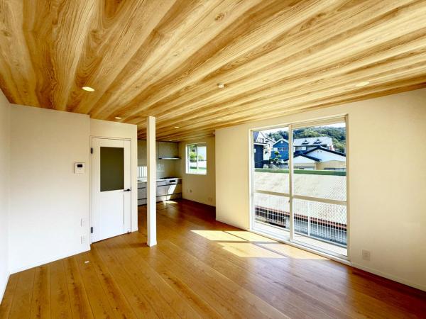 横須賀市武４丁目 中古戸建 リビングダイニング