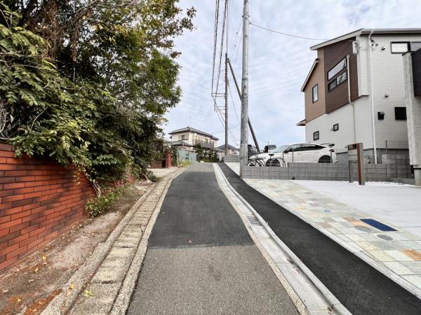 横浜市瀬谷区相沢6丁目 前面道路含む現地写真