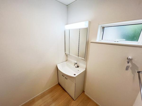 足柄上郡山北町向原 戸建 洗面化粧台