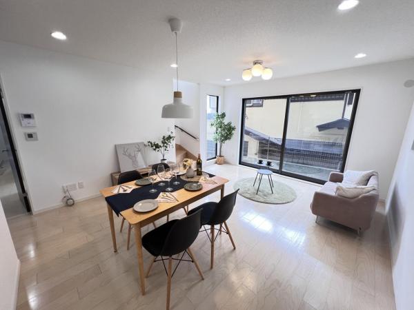 座間市広野台１丁目 中古戸建 リビングダイニング