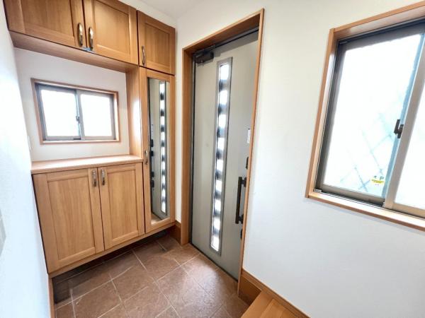 横浜市栄区長沼町 中古戸建 玄関