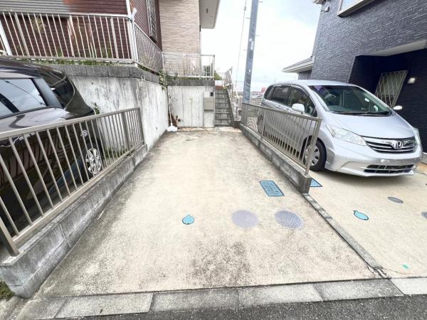 横浜市栄区長沼町 中古戸建 駐車場