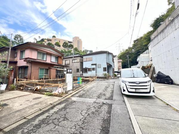 横浜市金沢区六浦南５丁目 戸建 前面道路含む現地写真