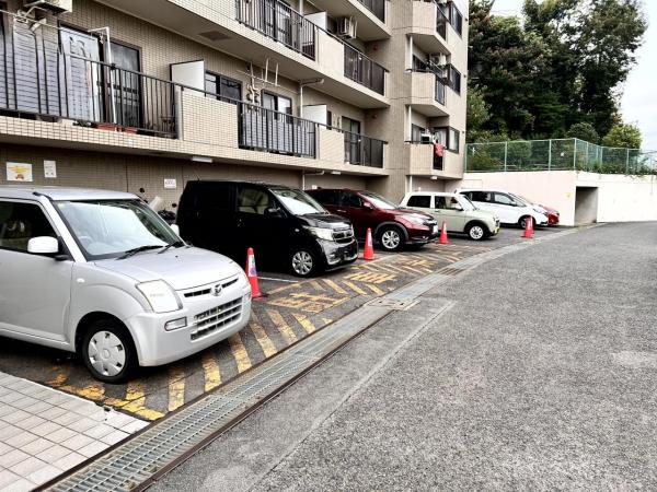 コスモ長後パークウェイ 敷地内駐車場