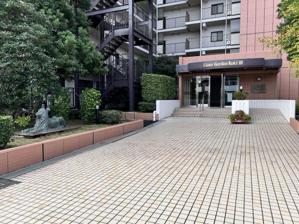ライオンズガーデン久喜参番館 玄関