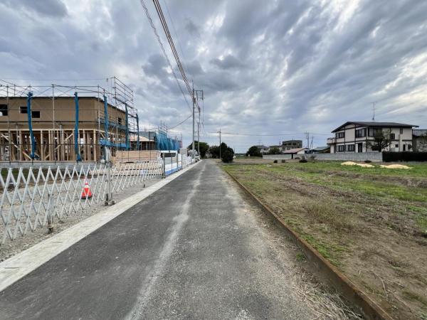 加須市南大桑 戸建 前面道路含む現地写真