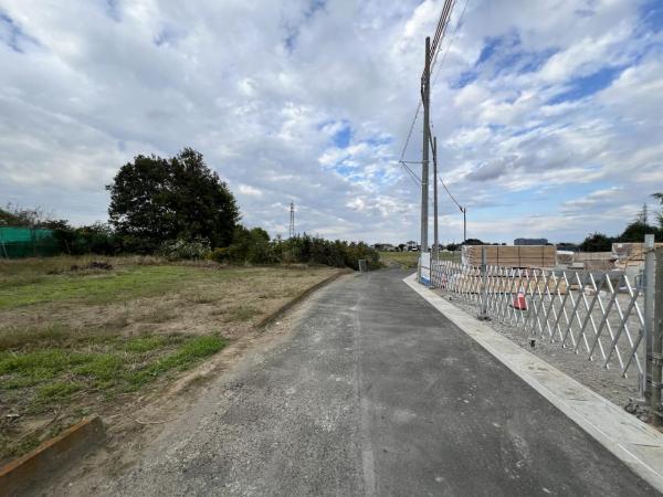 加須市南大桑 戸建 前面道路含む現地写真