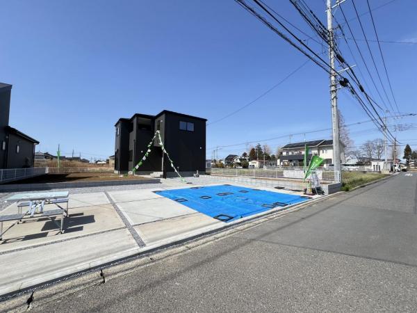 久喜佐間 前面道路含む現地写真