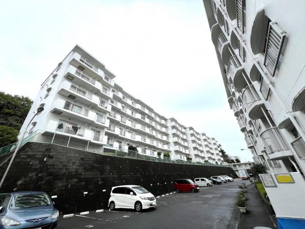 エクレール二宮 敷地内駐車場