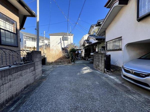 幸手市中五丁目 前面道路含む現地写真