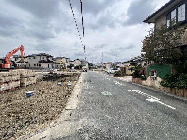 久喜市吉羽３丁目 土地 前面道路含む現地写真